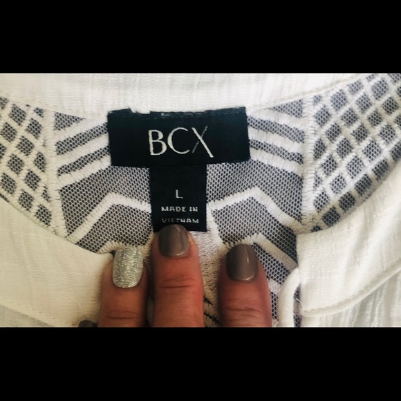 BCX - SZ. L WHITE TOP W/ COLD SHOULDER 3/4 SLEEVES - Picture 6 of 8